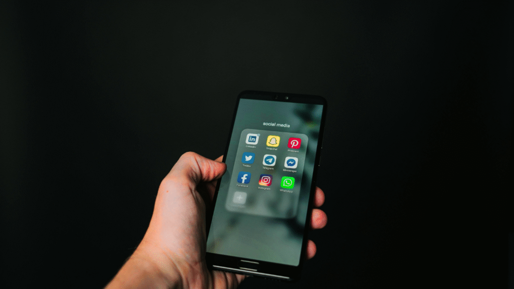 What Are the Differences Between Traditional Marketing and Digital Marketing?